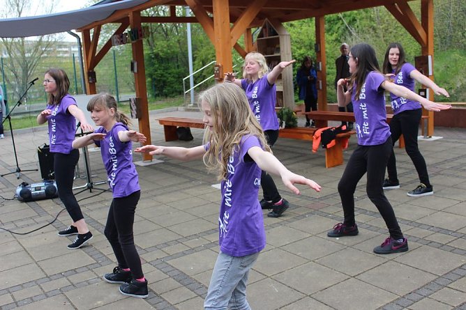 Lesegarten in der Östertalschule eröffnet (Foto: Karl-Heinz Herrmann) Lesegarten in der Östertalschule eröffnet (Foto: Karl-Heinz Herrmann)