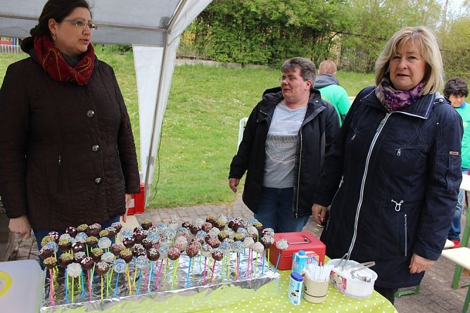 Wetterglück beim Baumfest (Foto: Karl-Heinz Herrmann) Wetterglück beim Baumfest (Foto: Karl-Heinz Herrmann)