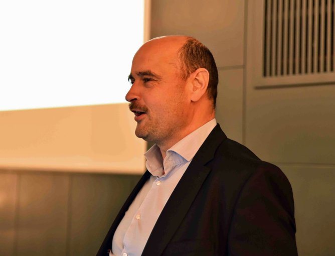 Die Spurensuche der DRK Ärzte (Foto: Jörg Ropers) Die Spurensuche der DRK Ärzte (Foto: Jörg Ropers)