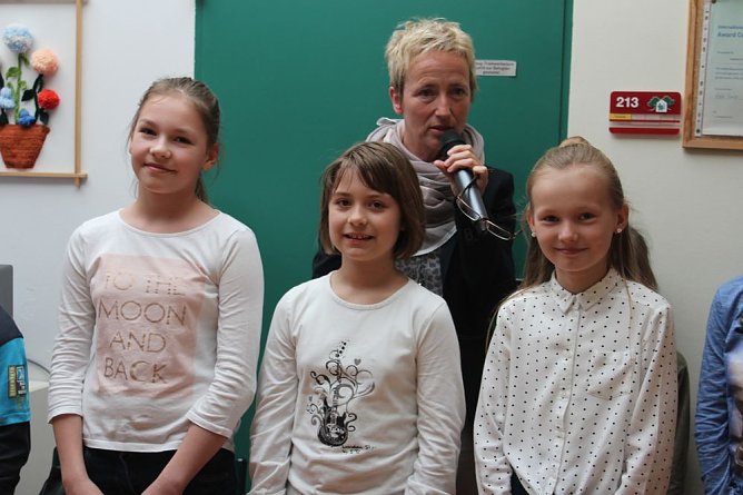 Wir vertreten die Schule beim Lesewettbewerb (Foto: Karl-Heinz Herrmann) Wir vertreten die Schule beim Lesewettbewerb (Foto: Karl-Heinz Herrmann)