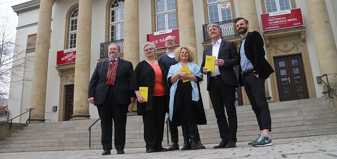Der 100. Geburtstag kann kommen - am Theater wurde heute die neue Spielzeit vorgestellt (Foto: Angelo Glashagel)