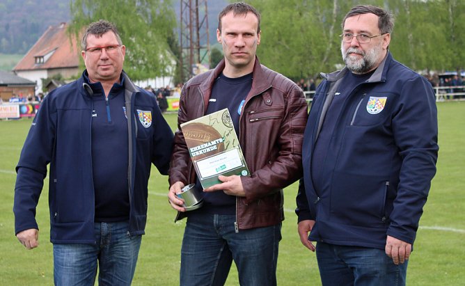 Verdiente Sportler geehrt (Foto: Karl-Heinz Herrmann) Verdiente Sportler geehrt (Foto: Karl-Heinz Herrmann)