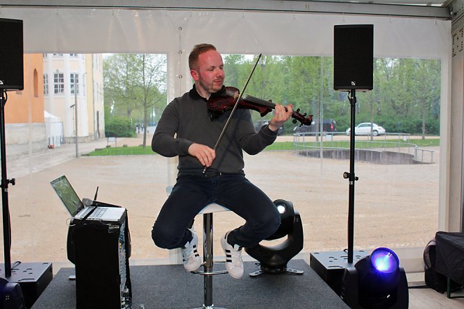 Nach der Arbeit kräftig eingeheizt (Foto: Karl-Heinz Herrmann) Nach der Arbeit kräftig eingeheizt (Foto: Karl-Heinz Herrmann)