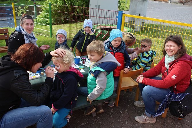 Arche Noah Kitas feierten (Foto: Karl-Heinz Herrmann) Arche Noah Kitas feierten (Foto: Karl-Heinz Herrmann)