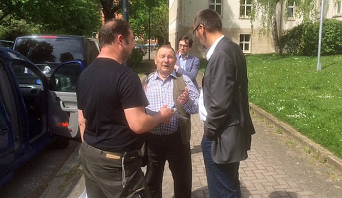 Protest vor dem Landtag (Foto: Peter Morich) Protest vor dem Landtag (Foto: Peter Morich)