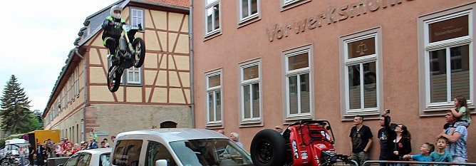 Spektakul&auml;re Stuntshow (Foto: Karl-Heinz Herrmann)