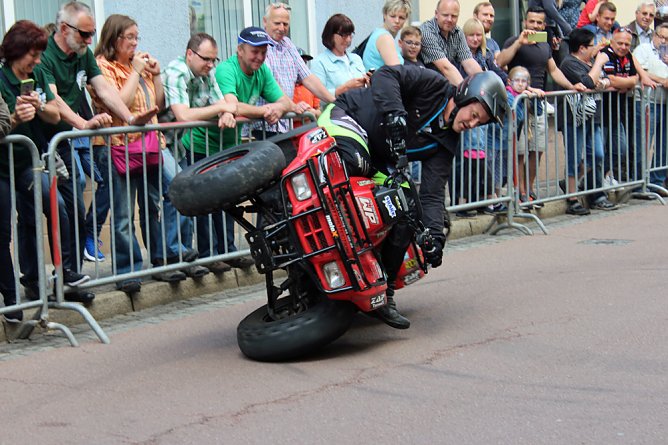 Spektakul&auml;re Stuntshow (Foto: Karl-Heinz Herrmann)