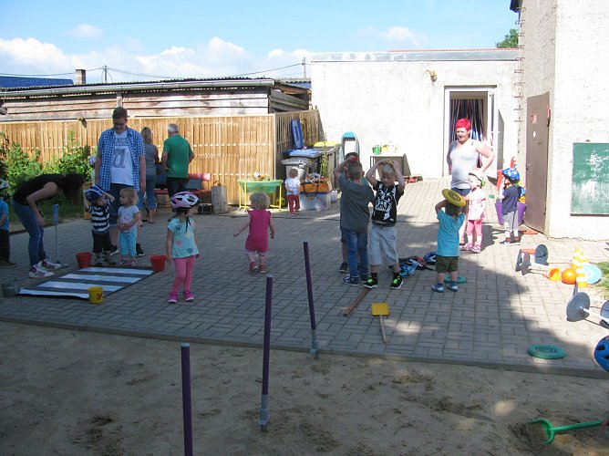Kita &uuml;bte Stra&szlig;enverkehr (Foto: Bernd M&uuml;ller)