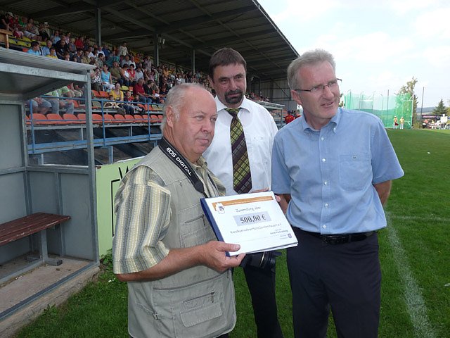 &Uuml;bergabe Lottomittel (Foto: Karl-Heinz Herrmann)