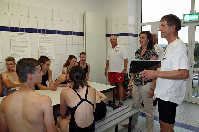 Zertifikate für Rettungsschwimmer übergeben (Foto: Karl-Heinz Herrmann) Zertifikate für Rettungsschwimmer übergeben (Foto: Karl-Heinz Herrmann)