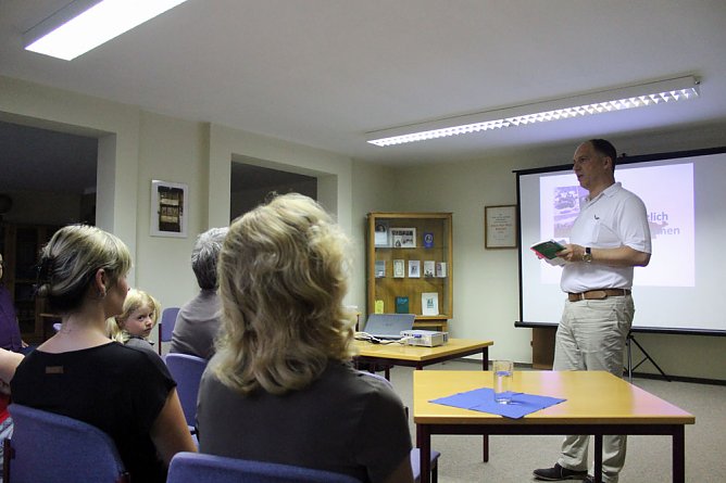Unwetter behinderte Buchlesung (Foto: Karl-Heinz Herrmann) Unwetter behinderte Buchlesung (Foto: Karl-Heinz Herrmann)