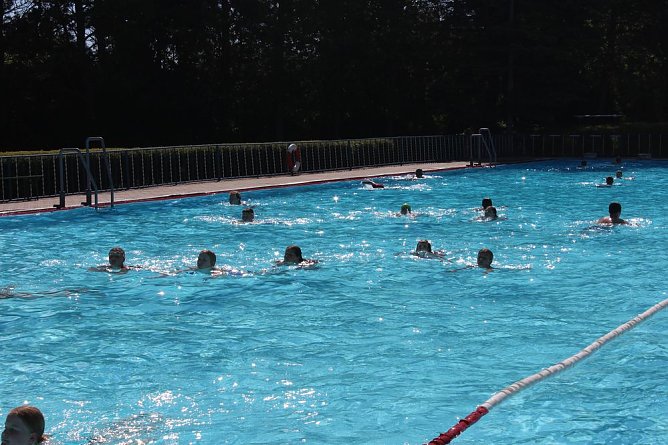 24-h-Schwimmen gestartet (Foto: Karl-Heinz Herrmann) 24-h-Schwimmen gestartet (Foto: Karl-Heinz Herrmann)