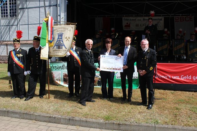 Nicht nur Bergleute feierten (Foto: Karl-Heinz Herrmann)