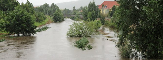 Kurz nach Mitternacht stiegen an der Wipper die Pegelst&auml;nde sprunghaft in die H&ouml;he. Hier der aktuelle Stand und ein<b> Update mit den aktuellen Stra&szlig;ensperrungen</b>... (Foto: Karl-Heinz Herrmann)