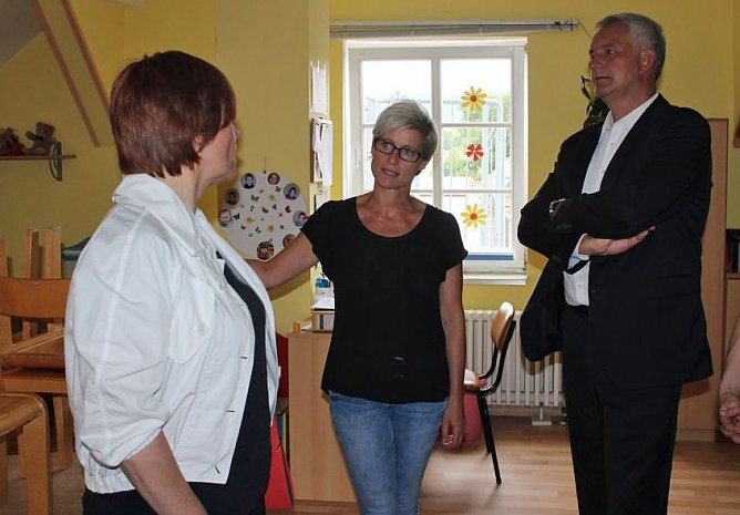 Staatssekret&auml;rin in Kita (Foto: Karl-Heinz Herrmann)