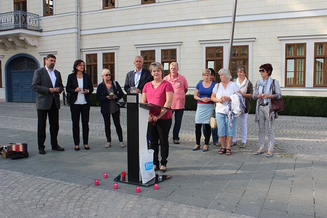 Menschenkette gegen Gewalt (Foto: Karl-Heinz Herrmann)
