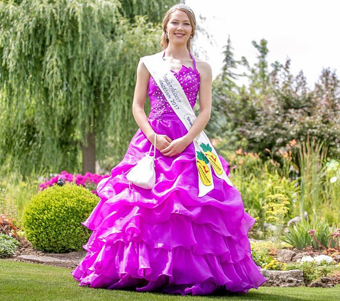 Mit der Weinprinzessin durchs Fest (Foto: Werbering Sondershausen)