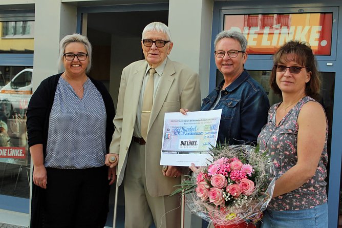 Spendenscheck an den VdK (Foto: Karl-Heinz Herrmann)