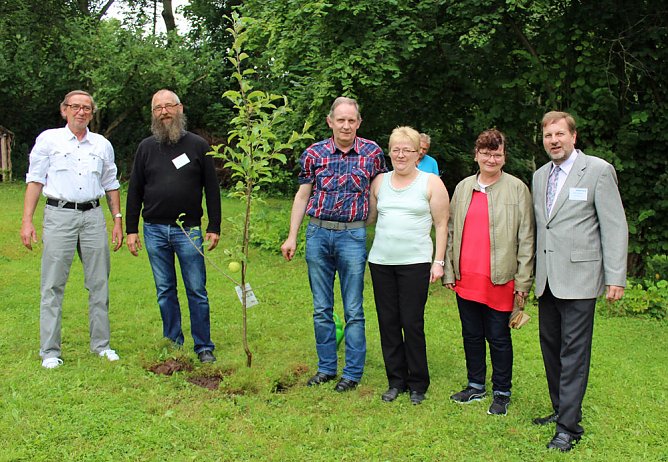 Der Apfel bleibt dran! (Foto: Karl-Heinz Herrmann)