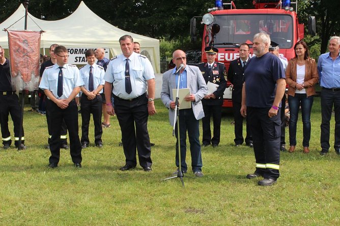  Vereine feiern mit den Kameraden der FFW (Foto: Karl-Heinz Herrmann)