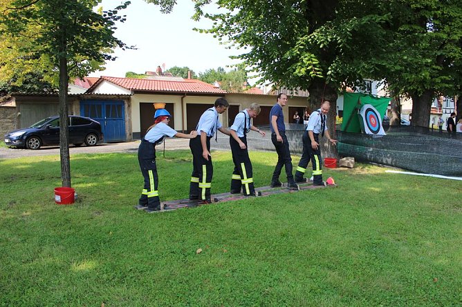  Vereine feiern mit den Kameraden der FFW (Foto: Karl-Heinz Herrmann)