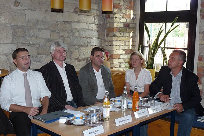 Podiumsdiskussiun zur Bildung und Beruf (Foto: Karl-Heinz Herrmann) Podiumsdiskussiun zur Bildung und Beruf (Foto: Karl-Heinz Herrmann)