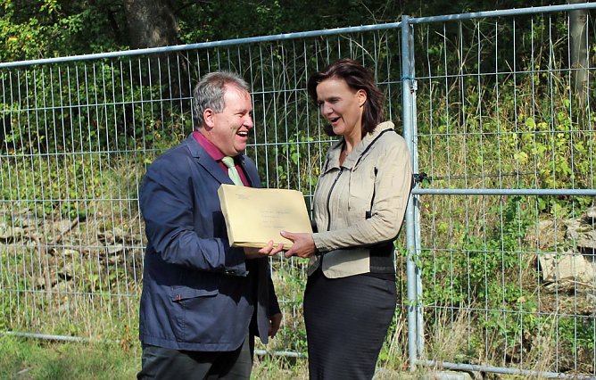 Haushalt &uuml;bergeben (Foto: Karl-Heinz Herrmann)