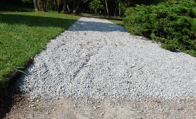 Wege im Schlosspark (Foto: Karl-Heinz Herrmann)