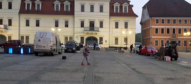 Die ersten "Tr&ouml;dler" sind da (Foto: Karl-Heinz Herrmann)