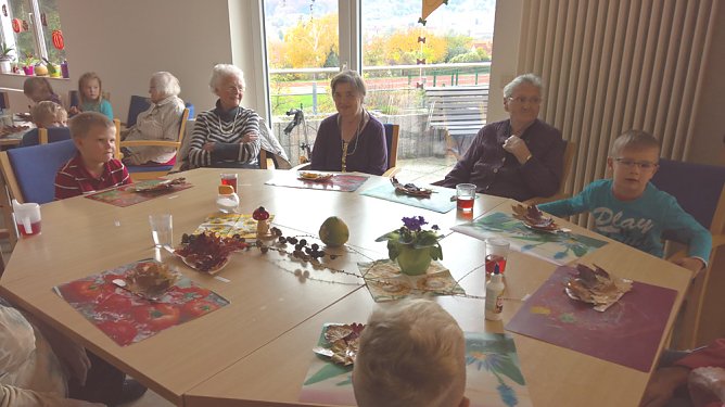 Herbstbasteln Betreutes Wohnen Volkssolidarit&auml;t &Ouml;stertal (Foto: Yvonne Kraft)