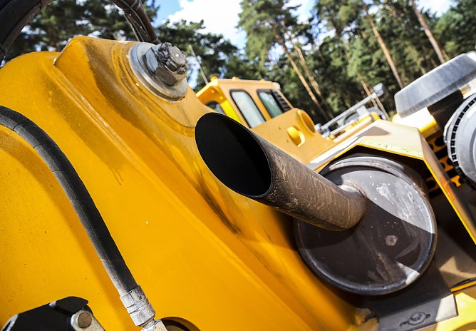 Dieselru&szlig; aus Baumaschinen: Gesundheitsgefahr im Kyffh&auml;userkreis (Foto: IG Bau)