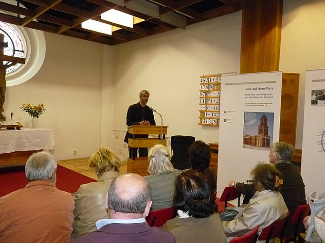 Volk auf dem Weg  (Foto: Karl-Heinz Herrmann)