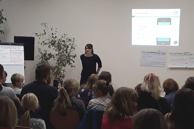 Fit f&uuml;r WhatsApp (Foto: Janine G&uuml;nther)