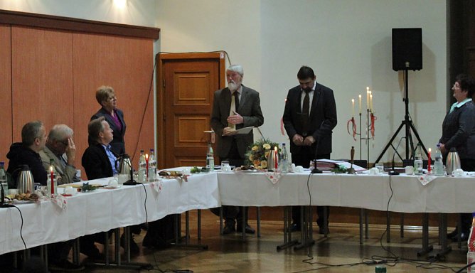 Ehrengabe an Akademiedirektor (Foto: Karl-Heinz Herrmann) Ehrengabe an Akademiedirektor (Foto: Karl-Heinz Herrmann)