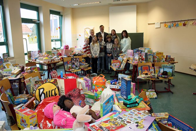 Wieder ein riesiger Berg voll Spielzeug (Foto: Karl-Heinz Herrmann) Wieder ein riesiger Berg voll Spielzeug (Foto: Karl-Heinz Herrmann)