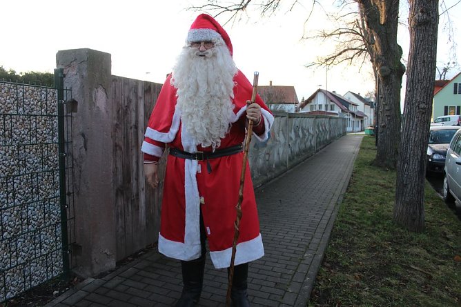 Weihnachtsmarkt an der Kindervilla (Foto: Karl-Heinz Herrmann)