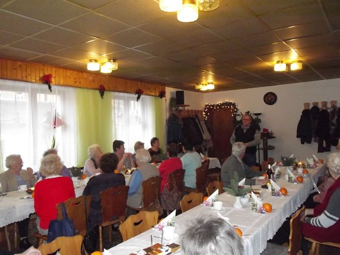 WB 4 Weihnachtsfeier mit besonderem Ballett-Tanz (Foto: Thomas Leipold) WB 4 Weihnachtsfeier mit besonderem Ballett-Tanz (Foto: Thomas Leipold)