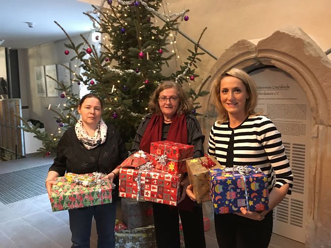15 Weihnachtsp&auml;ckchen an den "D&uuml;ne" e.V. &uuml;bergeben (Foto: Wahlkreisb&uuml;ro Dorothea Marx)