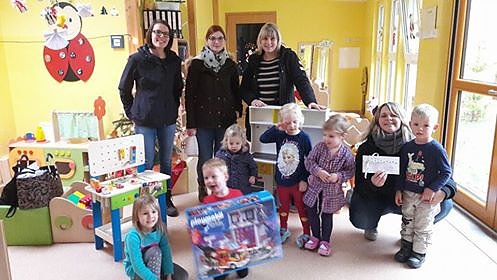 "Reinsdorfer Zwergenmarkt-Team bringt Kinderaugen zum leuchten" (Foto: Team vom Zwergenmarkt)