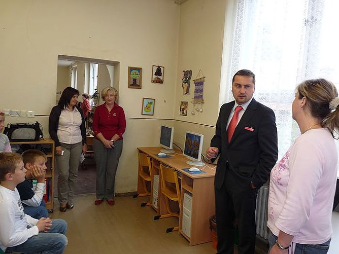 PC-&Uuml;bergabe an Grundschule Heldrungen (Foto: Karl-Heinz Herrmann)