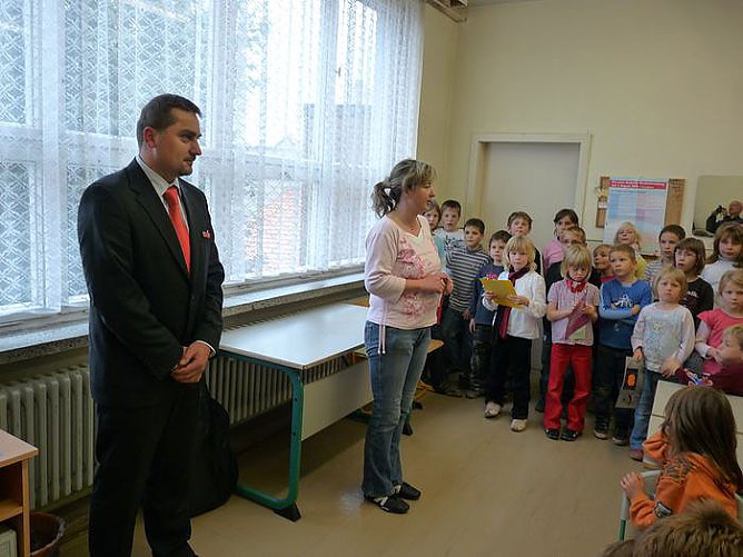 PC-&Uuml;bergabe an Grundschule Heldrungen (Foto: Karl-Heinz Herrmann)