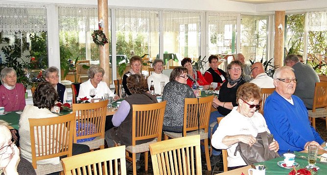 Weihnachtsfeier gemeinsam durchgef&uuml;hrt (Foto: W. Rasch)