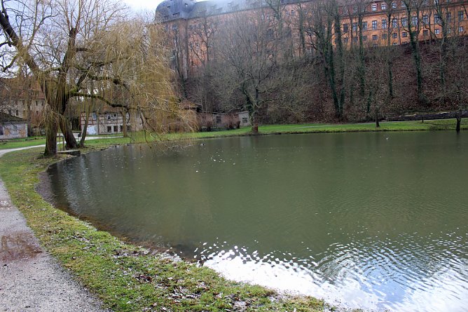 Kleiner Parksee im Schlosspark übergelaufen (Foto: Karl-Heinz Herrmann) Kleiner Parksee im Schlosspark übergelaufen (Foto: Karl-Heinz Herrmann)
