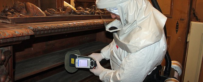 Schadstoffen auf der Spur (Foto: Karl-Heinz Herrmann)