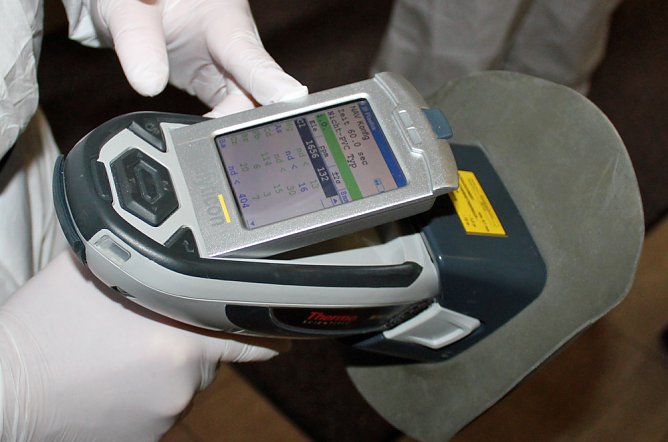 Schadstoffen auf der Spur (Foto: Karl-Heinz Herrmann)