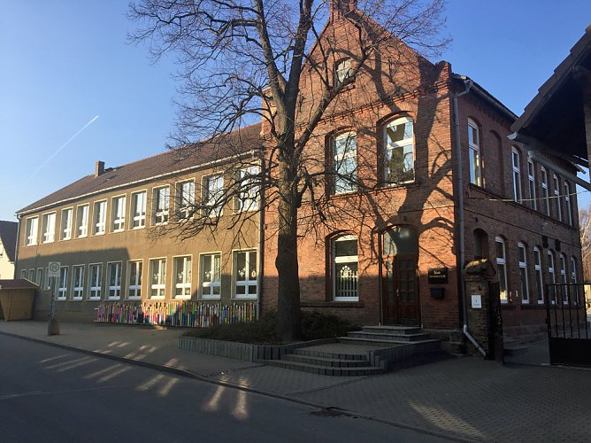 Die Grundschule Udersleben äußert sich!!! (Foto: Karina Krausholz) Die Grundschule Udersleben äußert sich!!! (Foto: Karina Krausholz)