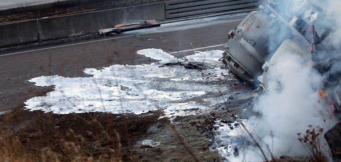 Ausgelaufenes Aluminium (Foto: Sven Tetzel)