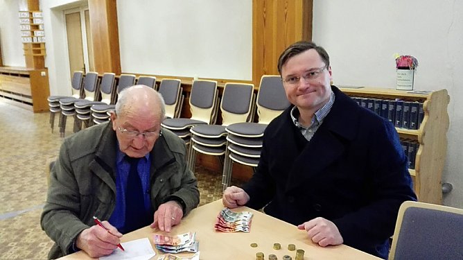 Spendenübergabe Glockenprojekt (Foto: CDU) Spendenübergabe Glockenprojekt (Foto: CDU)