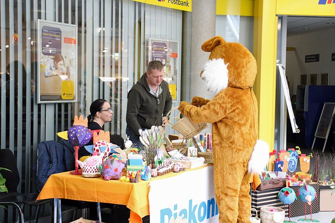 Osterhase holte sich kalte Füße (Foto: Karl-Heinz Herrmann) Osterhase holte sich kalte Füße (Foto: Karl-Heinz Herrmann)
