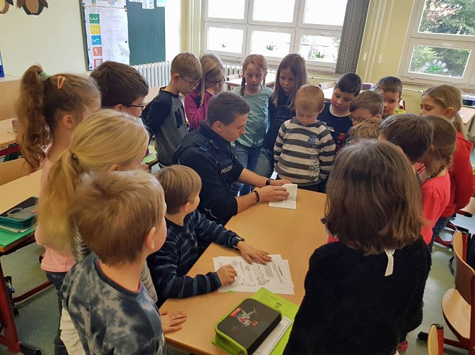 Aufregende Stunden mit polizeilicher Unterst&uuml;tzung (Foto: GS Hohenebra)